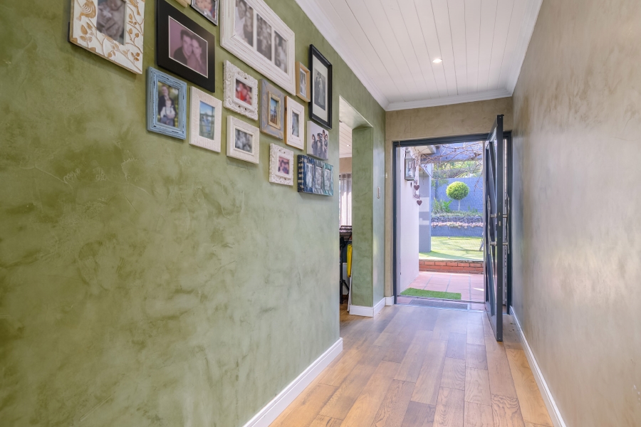 6 Bedroom Property for Sale in Kenridge Heights Western Cape